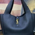 Saint Laurent Bea Tote In Grained Leather Black